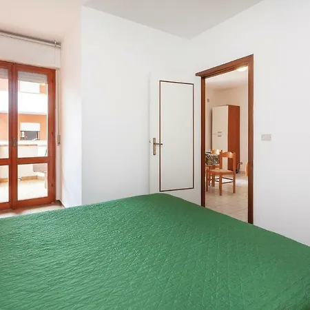 App. Iris Apartment *
